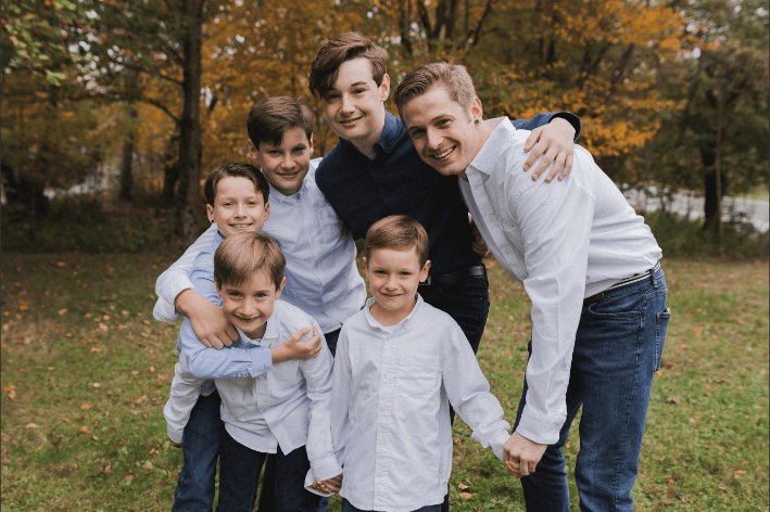 Tanya White's 6 children smiling at camera.