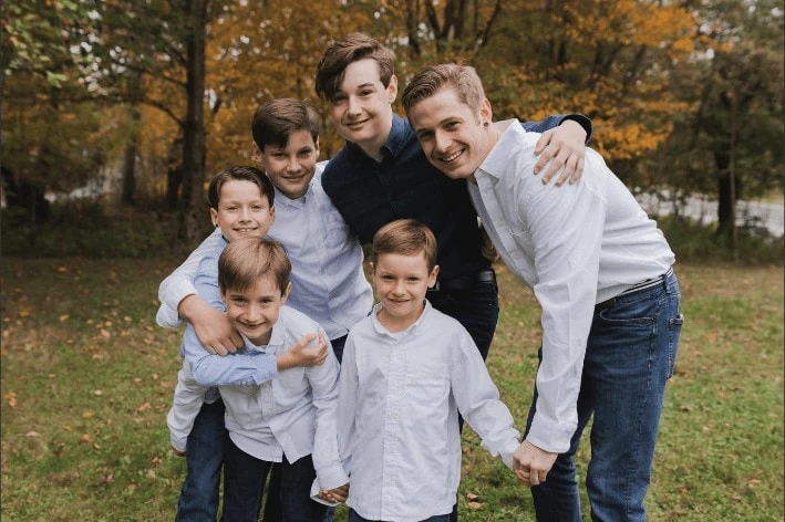 Tanya White's 6 children smiling at camera.